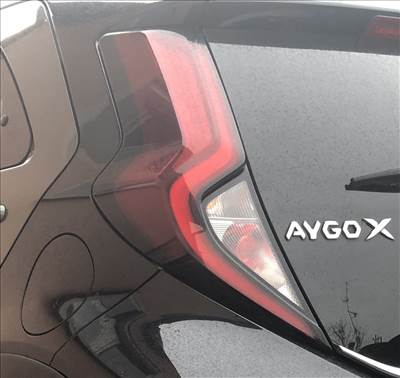 Toyota Aygo-X 2023 bal hátsó lámpa 