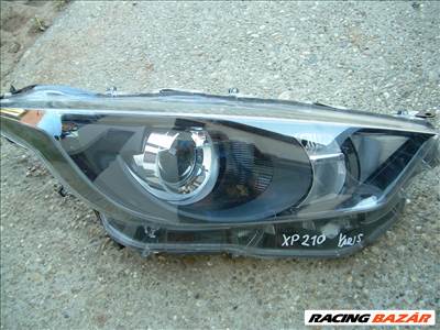 Toyota Yaris jobb első fényszóró XP210 