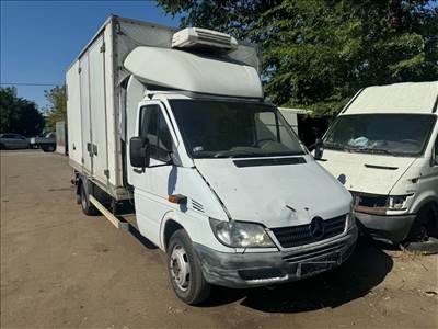 Mercedes Sprinter dobozos 2.7D -61298- bontott alkatrészei