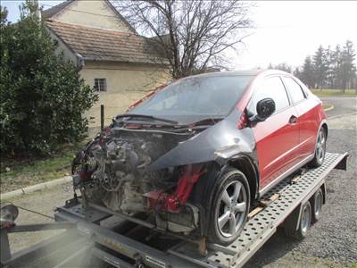 Honda Civic VIII bontásra egyben eladó