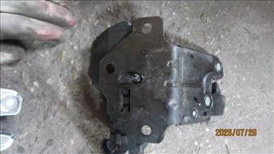 Audi A4 (B8 - 8K) csomagtérajtó zárszerkezet (8P4827505A)