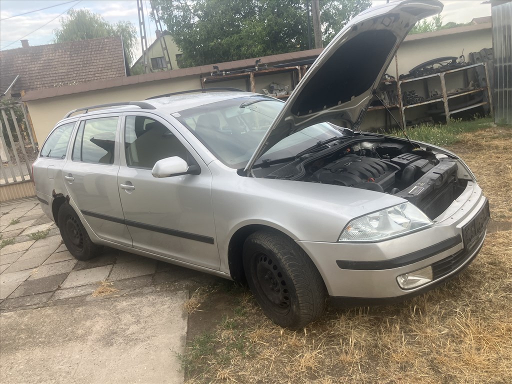 Skoda Octavia II bontott alkatrészei 2. kép