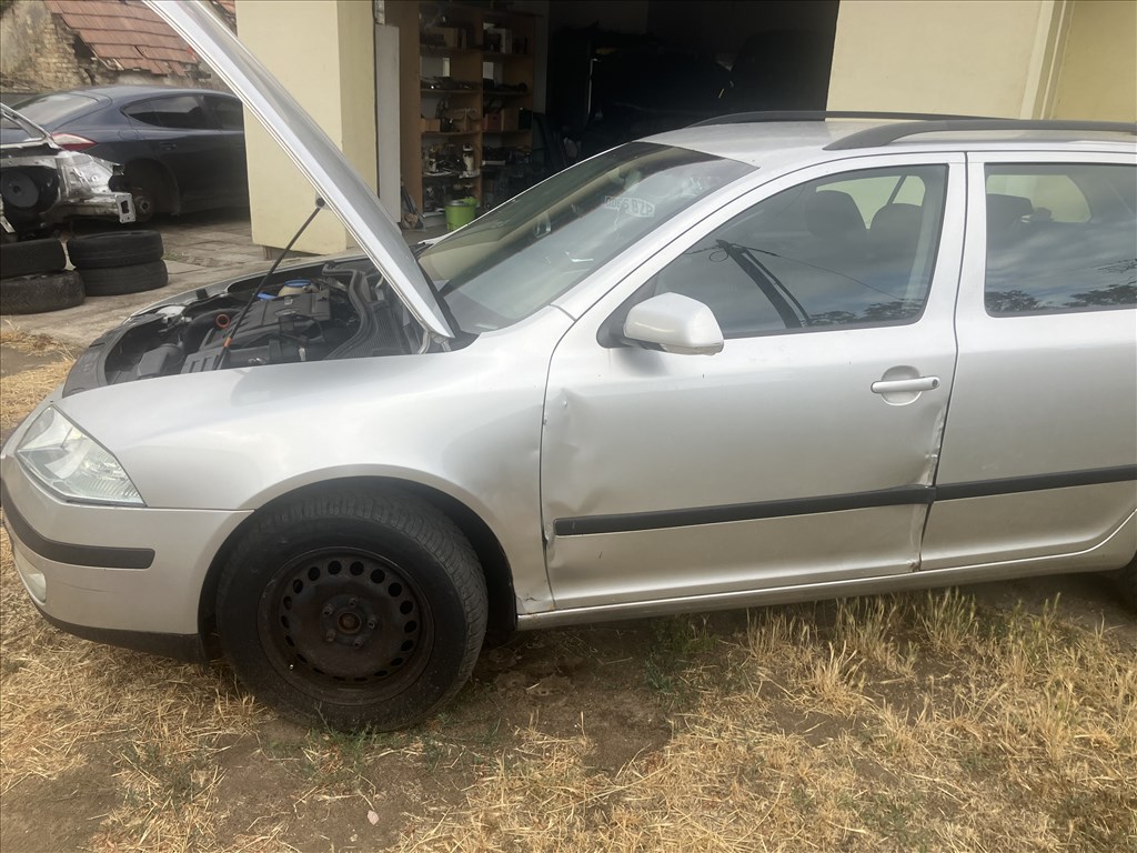 Skoda Octavia II bontott alkatrészei 3. kép