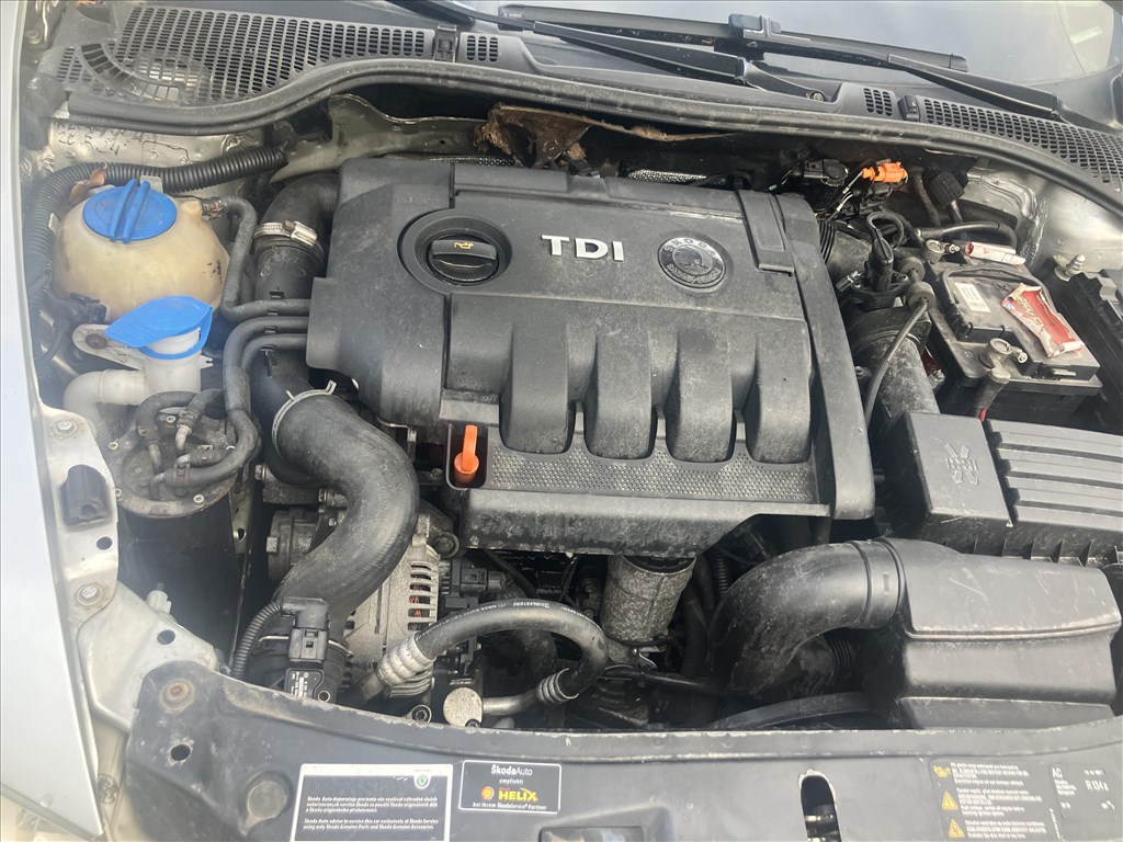 Skoda Octavia II bontott alkatrészei 4. kép