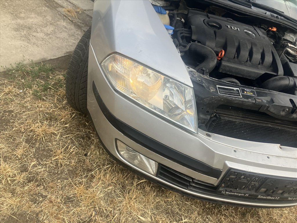 Skoda Octavia II bontott alkatrészei 7. kép