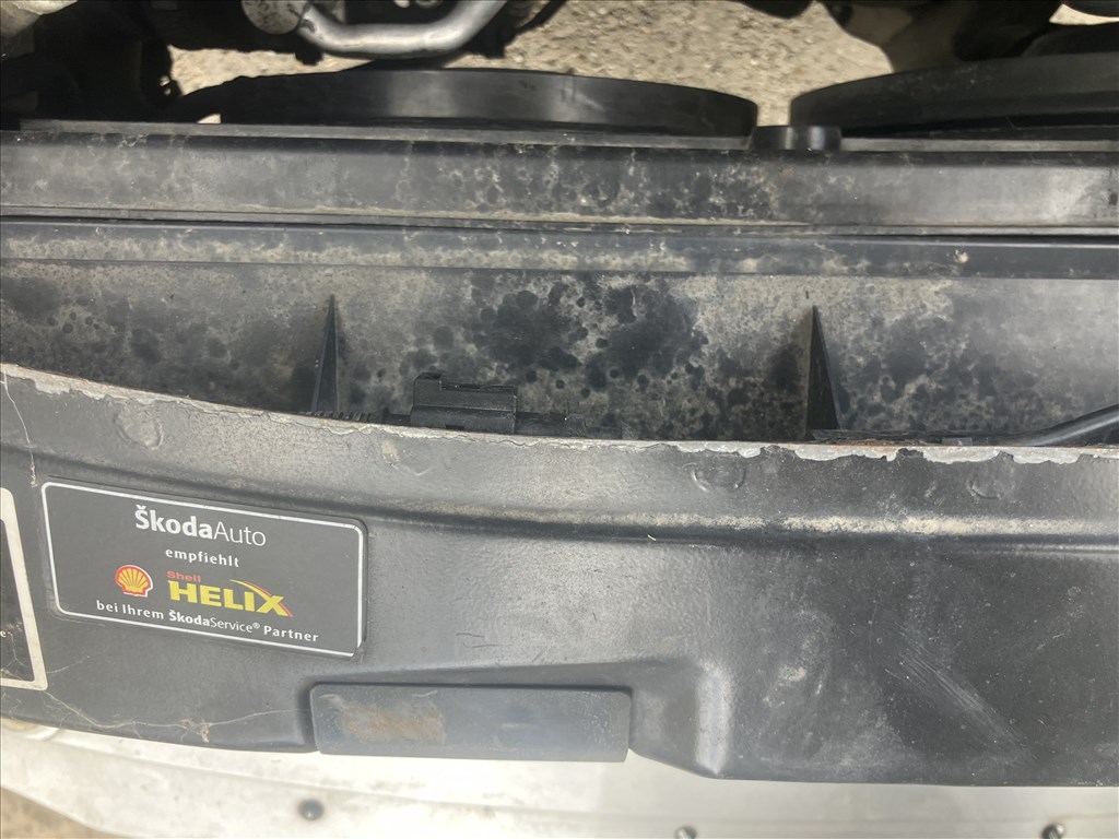 Skoda Octavia II bontott alkatrészei 13. kép