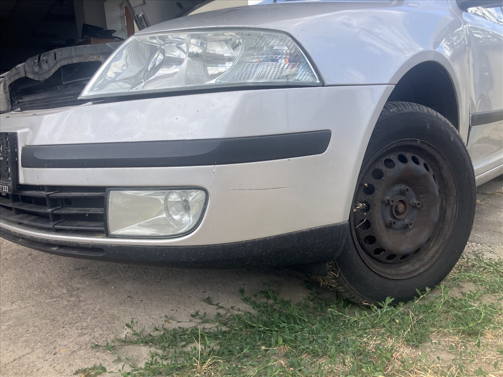 Skoda Octavia II bontott alkatrészei 15. kép