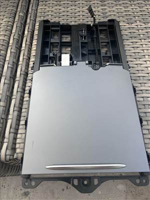 Tesla Model Y bontott alkatrészei