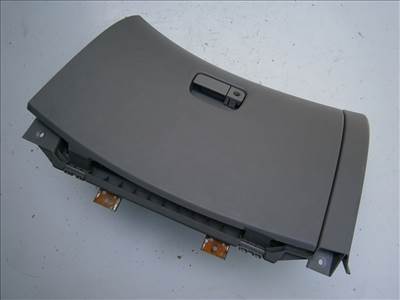 Mitsubishi Grandis kesztyűtartó