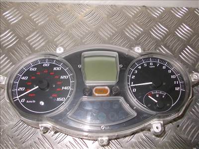 Piaggio Mp3 300 km óra
