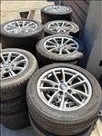  5x120 lyukosztású 17" újszerű (gyári felni) alufelni, rajta 225/50 újszerű téli gumi 
