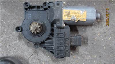 Opel Astra G első ablakemelő motor (90521882)