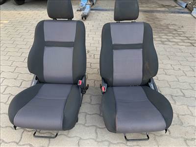 Toyota Corolla első ülések