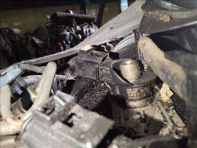 Audi A4 (B8 - 8K) 2.0 TDI Injektor porlasztó  0445116030 03l130277
