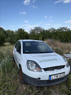 Ford Fiesta 2 személyes kisteher, magyar okmányokkal, egyben eladó