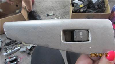 Toyota Corolla Verso '03 bal hátsó ablakemelő kapcsoló 84030-13031