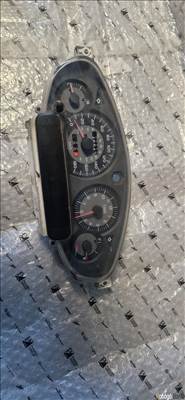 Piaggio X8 400 km óra