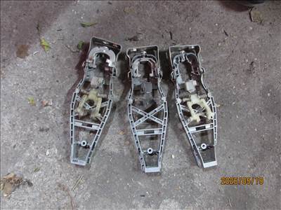Volkswagen Caddy III Typ 2K kilincsfészek 