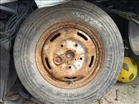  16" használt lemezfelni, rajta 215/75 használt Pirelli gumi 