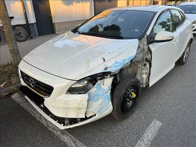 Volvo V40 bontott alkatrészei