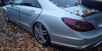 Mercedes CLS 500 (W219) bontott alkatrészei