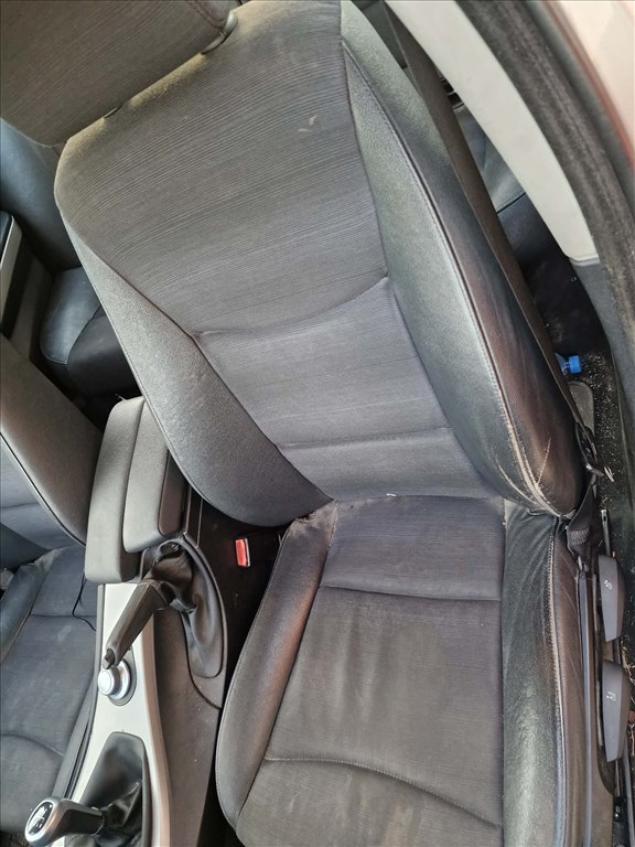 BMW 318 (E90, E91, E92, E93) bontott alkatrészei 6. kép