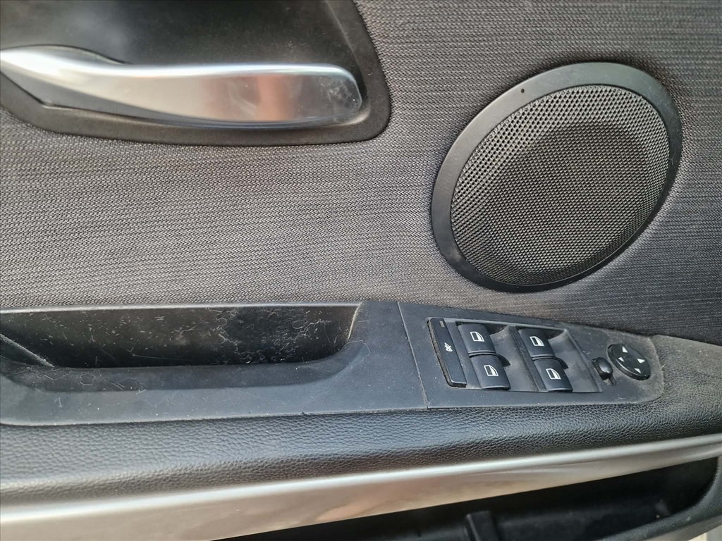 BMW 318 (E90, E91, E92, E93) bontott alkatrészei 9. kép