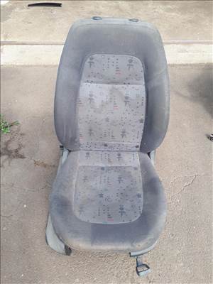 Skoda Fabia I 2002 jobb első ülés 