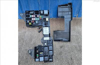 Jaguár XF, X250 gyári 8X2T14A003 biztosíték tábla, 9x2314c256 modul