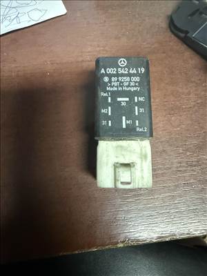 Mercedes Vito W639 ventilátor relé  0025424419