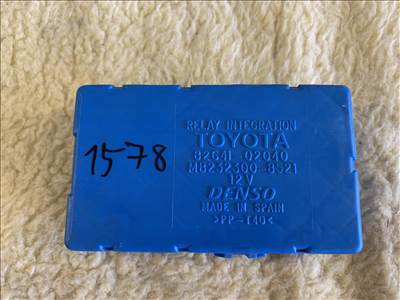 Toyota Corolla integrált relé blokk 8264102040