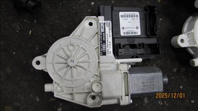 Audi A3 (8P) jobb ablakemelő motor (8P0959802K)