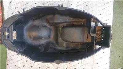 Piaggio Beverly 300 sisaktartó