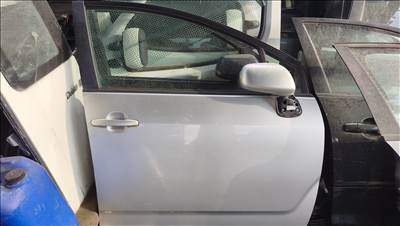 Toyota Corolla Verso (AR10) jobb első ajtó 