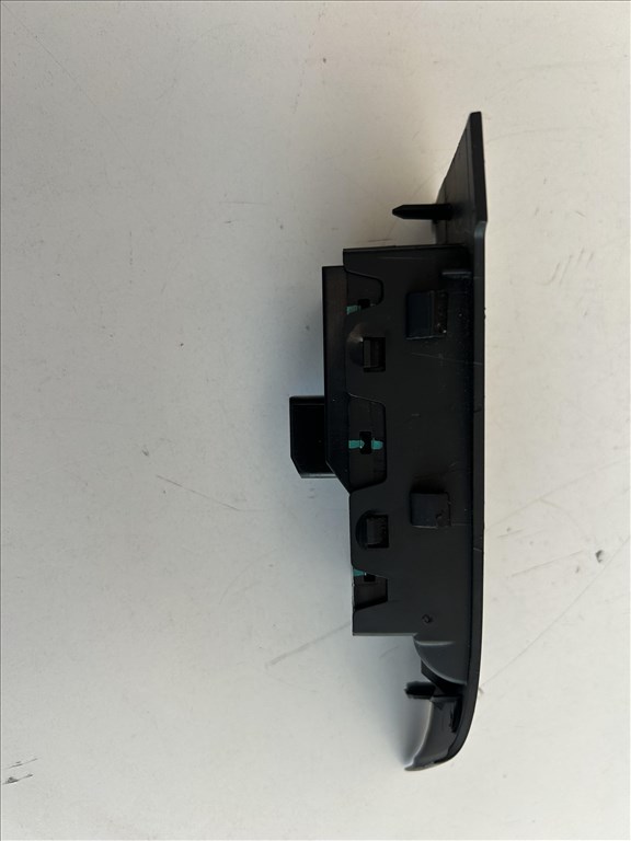 Opel Astra J Bal Első Ablakemelő Kapcsoló 13305011 2. kép