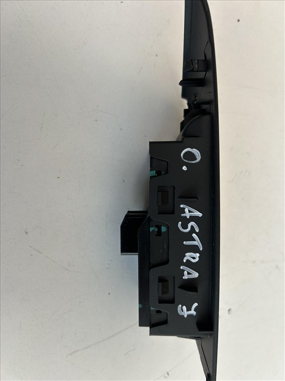 Opel Astra J Bal Első Ablakemelő Kapcsoló 13305011 4. kép