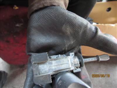 Volkswagen Caddy III Typ 2K zárbetét 
