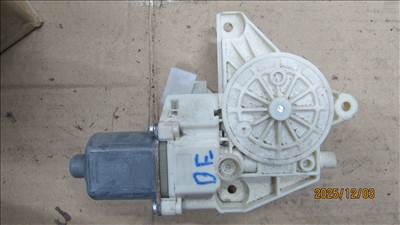 Mercedes W246 bal első ablakemelő motor A2469065100