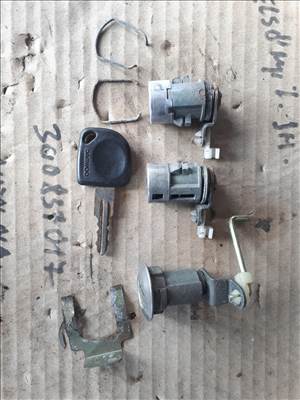 Daewoo Matiz ajtó zárbetét 1 kulccsal 