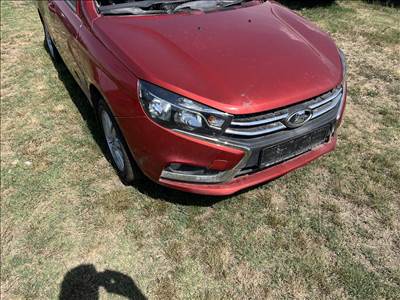 Lada Vesta jobb első fènyszóró