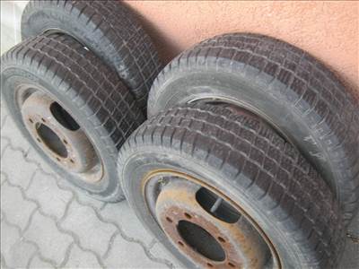 Mazda E 2200 felni gumi szett