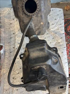 Aprilia Scarabeo 500 mozdon tank