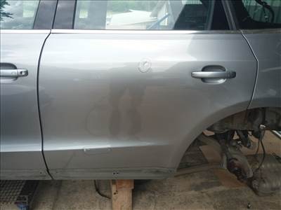 Audi Q5 (8R) Bal hátsó ajtó részeivel LY7G
