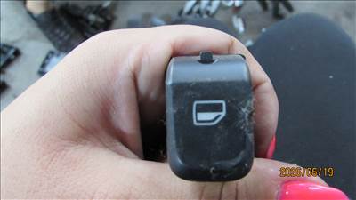 Audi A5 2009 ablakemelő kapcsoló 8K0959855A