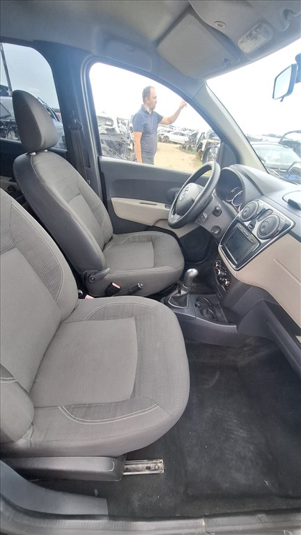 Dacia Lodgy bontott alkatrészei 9. kép