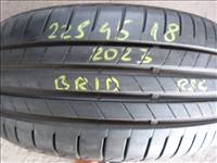 2db 225/4518" használt Bridgestone nyári gumi eladó.