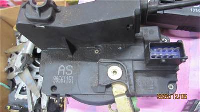 Opel Meriva A bal első ajtózár 90561151 AS