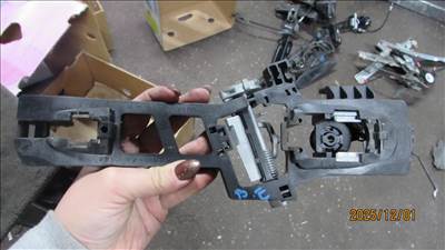 Ford Fiesta Mk6 bal első külső kilincsfészek (8A61-A224AB AH/CH/EB)