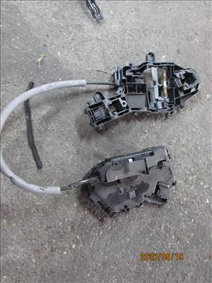 Volkswagen Tiguan II jobb hátsó ajtózár és kilincsfészek (5TA839016E)
