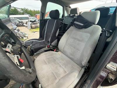 Audi A4 (B5 - 8D) Bal első Fejtámla *166394*